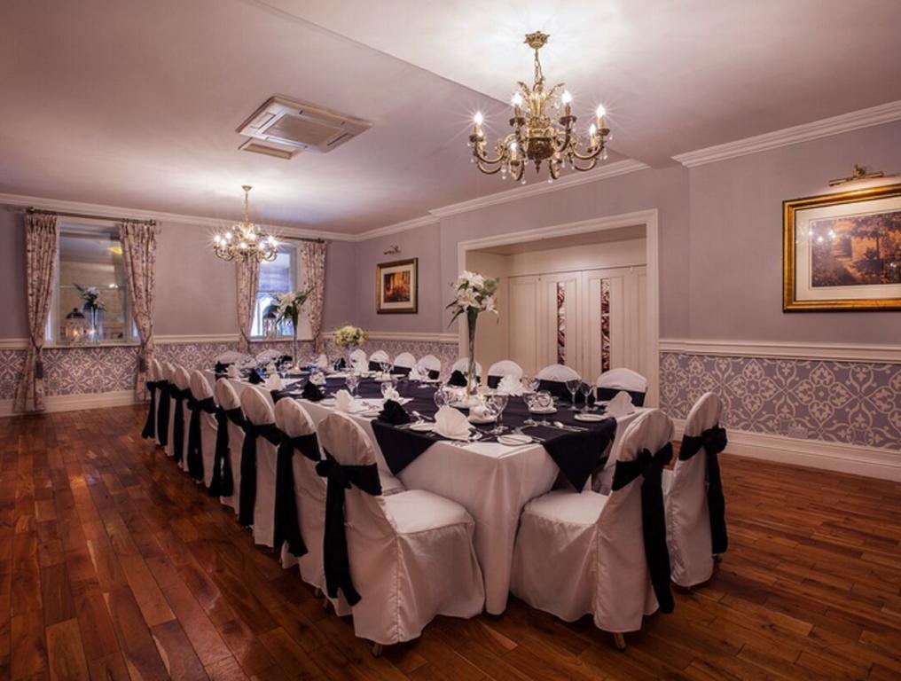Castle Arch Hotel Трим Экстерьер фото
