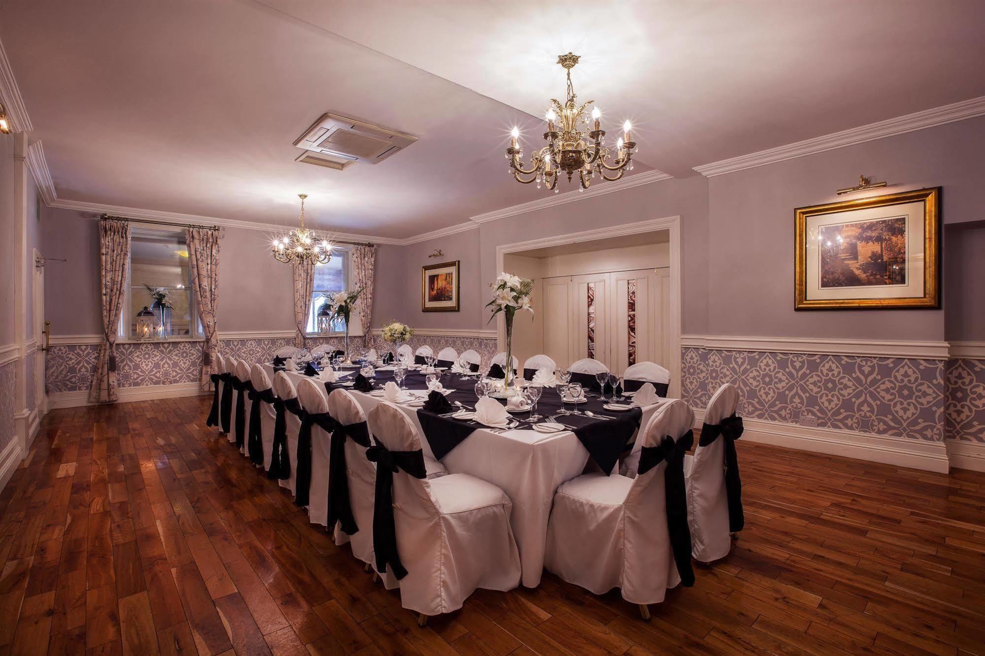 Castle Arch Hotel Трим Экстерьер фото