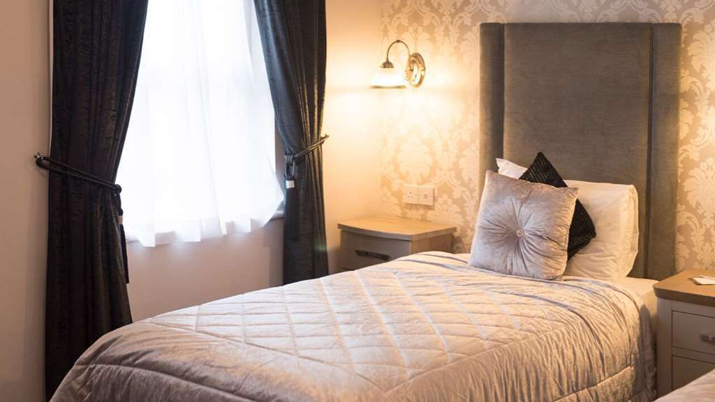 Castle Arch Hotel Трим Номер фото